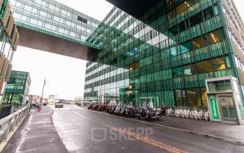 Exterior view of the modern office building at Herikerbergweg 292, Amsterdam South East, ideal for office space rental with convenient access for employees.