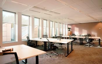 Spacious office to rent at Jachthavenweg 109, Amsterdam Zuidas, featuring a well-lit open floor plan with modern furnishings and ample seating for collaborative work.