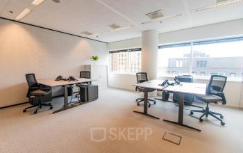 Bright office space with large windows and modern desks, ideal for rent office space in Amsterdam Zuidas at Gustav Mahlerplein 28 & 58-60.