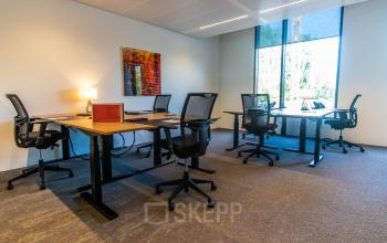 Modern office space rental at Gustav Mahlerlaan 1212 in Amsterdam Zuidas with ergonomic chairs, large windows, and clean design.