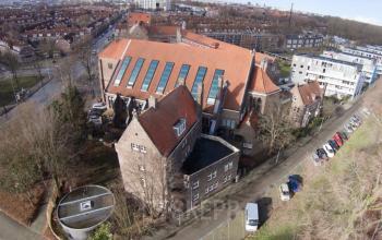bovenaanzicht kantoorpand Amsterdam Hagedoornplein groene omgeving