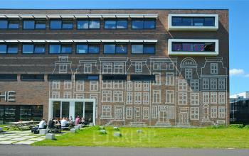 vooraanzicht entree kantoorgebouw in Amsterdam