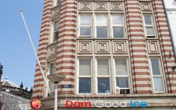 aanzicht bovenzijde kantoorgebouw amsterdam centrum de dam