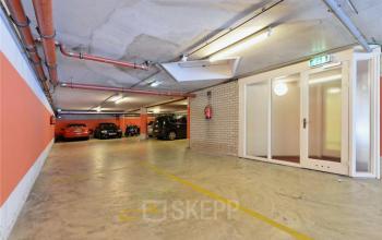 parkeerterrein auto's onder kantoorgebouw amsterdam centrum prinsengracht kantoorruimte te huur