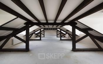kantoorkamer balken hout plafond zolder