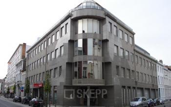 Exterior view of the office building at Lange Lozanastraat 142, Antwerp Center, ideal for office space rental.