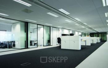 Modern office space at Brusselstraat 59, Antwerpen Sint-Andries, featuring spacious workstations, glass partitions, and ample lighting. Ideal for office space rental.