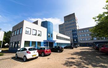 Ample parking at the Prins Willem-Alexanderlaan in Apeldoorn