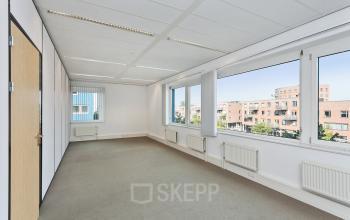 Office space available to rent at Linie 580-596 in Apeldoorn, featuring large windows and ample natural light.