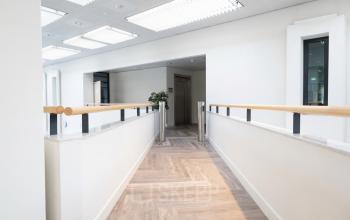 Bright hallway interior at Schumanpark 9, Apeldoorn, ideal for office space rental.