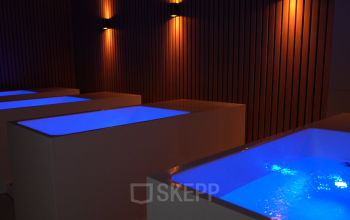 Calming interior design at Schumanpark 9 in Apeldoorn, featuring a serene water installation, perfect for a unique office to rent.