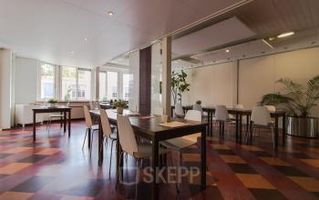 Large common room for lunch and consultations