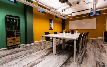 Colorful office to rent at Jansbuitensingel 7, Arnhem Centrum, featuring a spacious conference room with a large table and modern decor for office space rental.