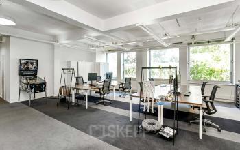 Spacious office at Jansbuitensingel 7 in Arnhem Centrum with modern workstations and large windows, perfect for those seeking office space rental.