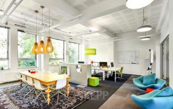 Bright and cozy office space at Jansbuitensingel 7, Arnhem Centrum, featuring stylish furnishings with ample natural light, ideal for office space rental. Rent office space here for a productive work environment.