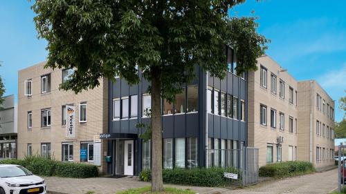 Exterior view of a modern office building at Bruningweg 23, Arnhem IJsseloord, offering office space rental with convenient access and parking.