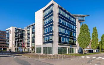 Modern office building at Meester D.U. Stikkerstraat 11 in Arnhem Zuid with large windows and a sleek design, ideal for office space rental.