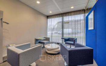 Interior of office space available for rent at Meester D.U. Stikkerstraat 11, Arnhem Zuid. Features modern furniture, large windows, and a calm ambiance.