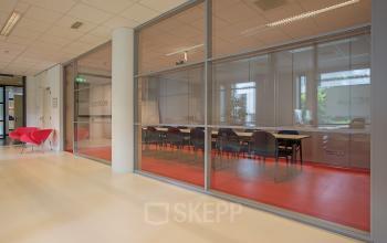 kantoorkamer huren aan amalialaan in baarn met conference room