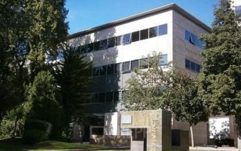 Otra de las fachadas del edificio con oficinas disponibles en Cityparc Cornella