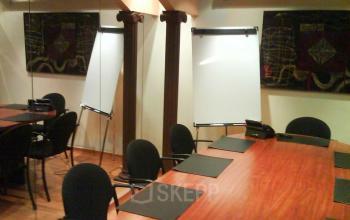 Una vista de la sala de conferencias en Carrer de la diputació