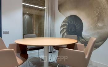 Otra de la sala de reuniones en gran via 630