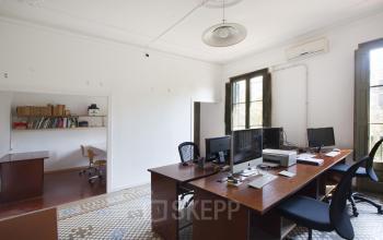 Puedes trabajar en estas oficinas en Gran via Corts Catalanes
