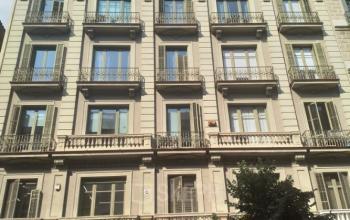 Fachada edificio de oficinas Carrer Balmes 76