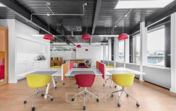 Moderne Büroraum mieten in Teichgässlein 9, Basel Altstadt Kleinbasel, helle Farbakzente und offener Grundriss