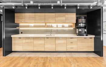 Gepflegte Teeküche im Büro an der Innere Margarethenstrasse 5 in Basel Altstadt Kleinbasel, ideal für Büroraum mieten.