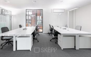 Modern eingerichteter Büroraum mieten im Herzen von Basel Stücki Village, Hochbergerstrasse 70, sorgt für eine produktive Atmosphäre.