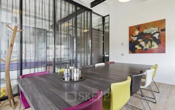 Modern office space rental at Bruinevisstraat 32 in Bergen op Zoom with a sleek conference table and vibrant chairs.