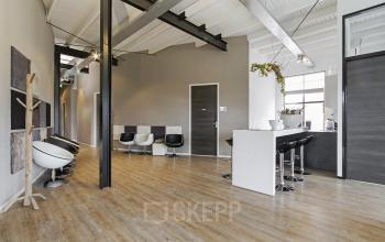 Modern office space rental at Bruinevisstraat 32 in Bergen op Zoom showcasing a contemporary design with chic furniture and a welcoming ambiance.