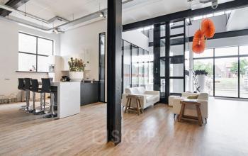 Modern office space rental at Bruinevisstraat 32 in Bergen op Zoom featuring a stylish interior with comfortable seating and ample natural light.
