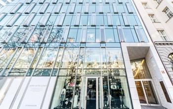 Bürogebäude am Kurfürstendamm mit Glasfassade