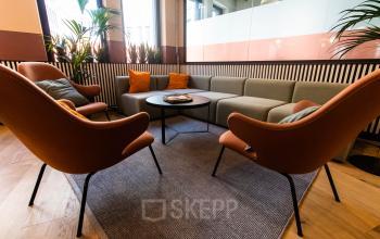 Bürofläche mieten im Bürogebäude an der Stresemannstraße in Kreuzberg mit gemütlichen Lounges