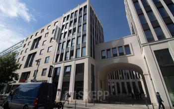 Schöne Außensicht vom innovativem Business Center in Berlin Kreuzberg