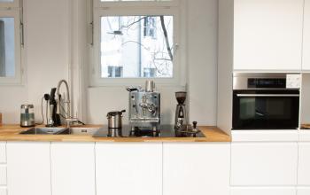 Voll ausgestattete Gemeinschaftsküche der Immobilie in Berlin, Kreuzberg