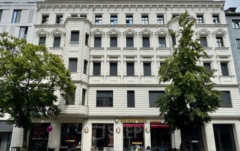 Geschäftsgebäude in der Chausseestraße 29, Berlin Kreuzberg, ideal für Unternehmen, die ein Büro mieten möchten.
