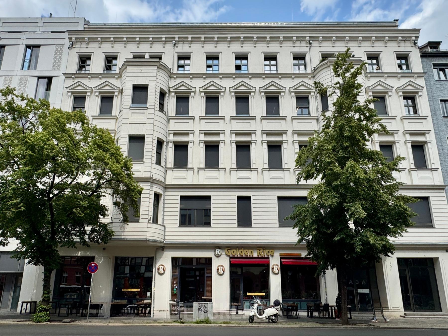 Geschäftsgebäude in der Chausseestraße 29, Berlin Kreuzberg, ideal für Unternehmen, die ein Büro mieten möchten.
