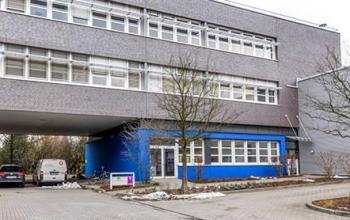 Schöne Außenansicht vom Bürogebäude in Berlin Marzahn