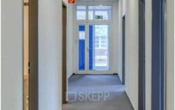 Helles Bürogebäude mit Büroflächen und Arbeitsplätzen in Berlin Marzahn