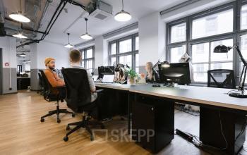 Top eingerichtetes Büro mit parkettboden und bester Aussicht