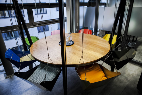 Runder Arbeitsbereich in Büroraum Berlin Mitte