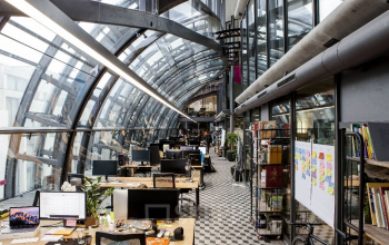 Coworking-Bereich in Bürogebäude in der Oberwallstraße