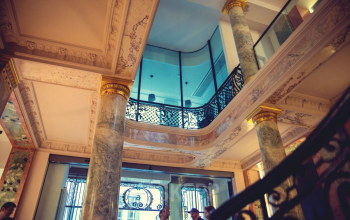 Blick ins Bürogebäude Berlin Mitte Oberwallstraße