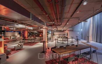 Geräumiger, stilvoller Büroraum in Alexanderufer 3-7, Berlin Mitte; perfekt, um Bürofläche zu mieten.