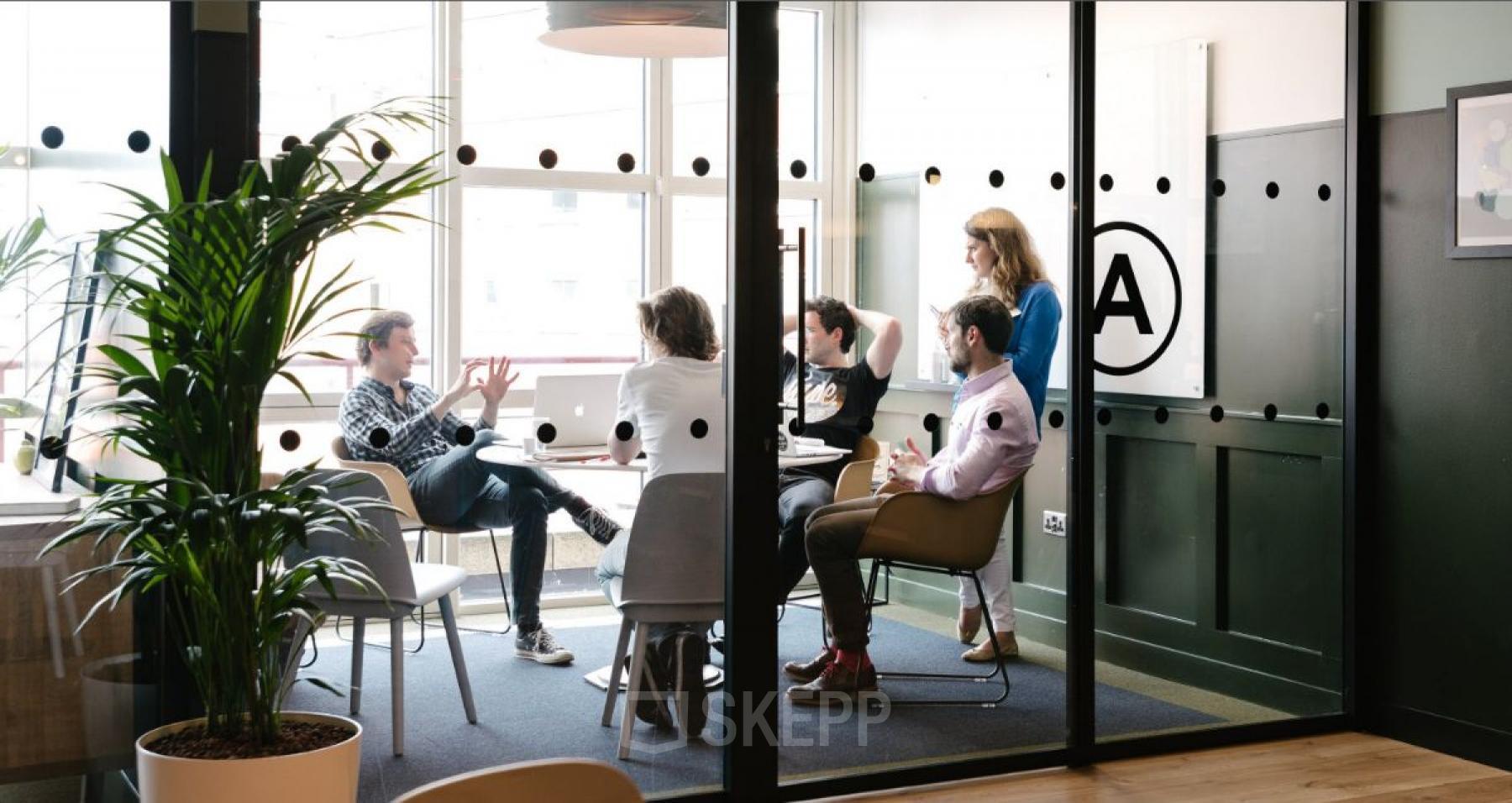 Modernes offenes Büro mieten an der Alexanderstraße in Berlin Mitte