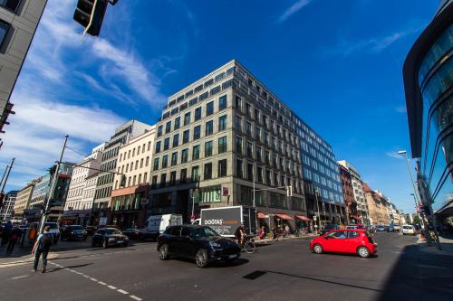 Schöne Außenansicht vom Bürogebäude in Berlin Mitte