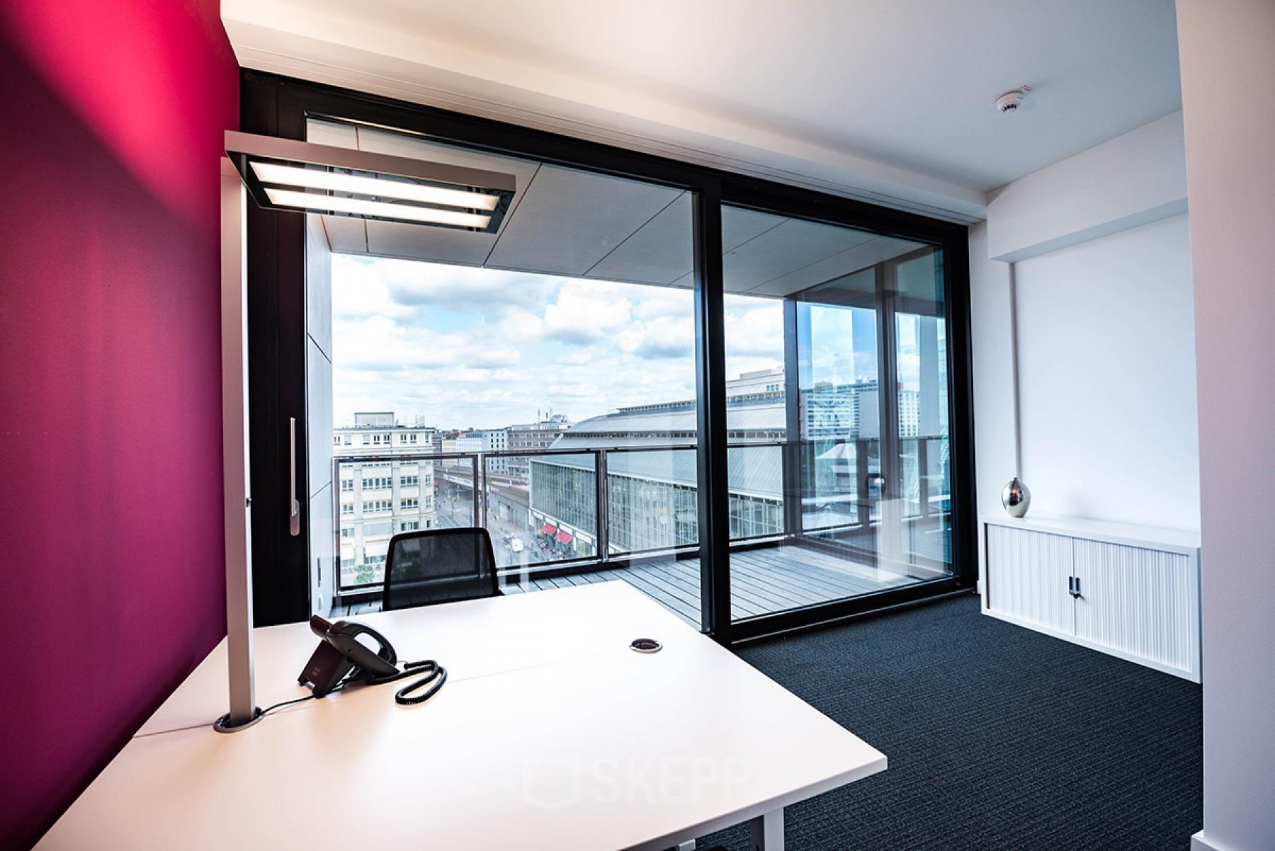 Großes Büro mieten in Berlin Mitte mit schöner Aussicht 